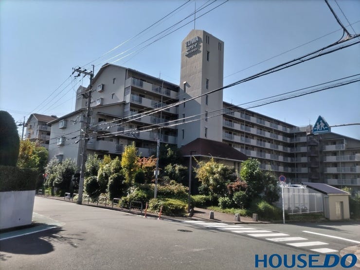【外観】
閑静なエリアにあるマンションです。
近隣にはスーパー、ドラッグストアなどの買い物施設もございます。
また、ペット飼育可(管理規約による制限有)です。