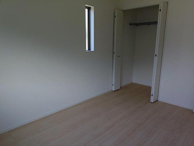主寝室や子供部屋など多目的に重宝する心地よい洋室。