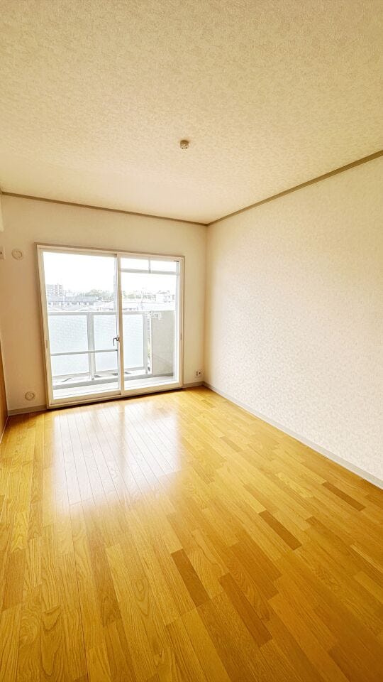 ゆとりある広さの洋室は、ソファなどの家具を自由に配置できる、くつろぎの空間となっています。
