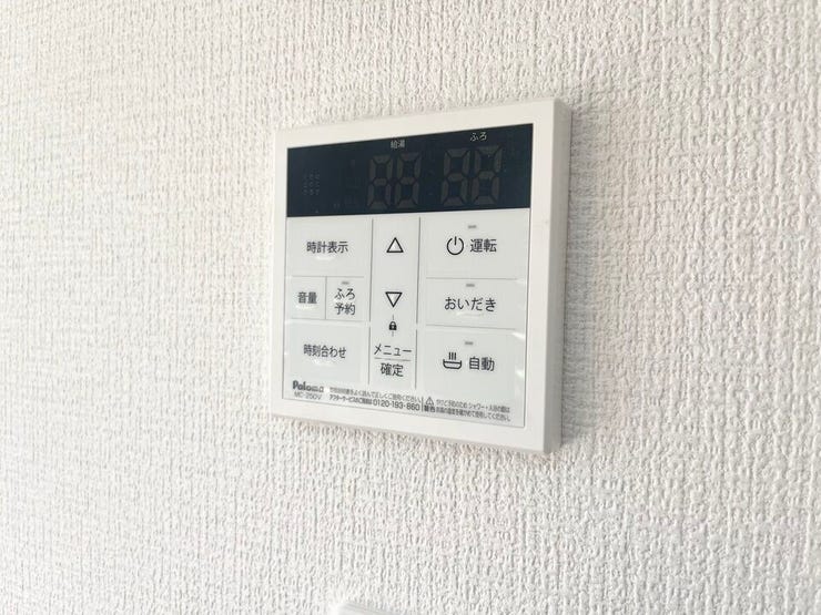 台所リモコンで、お湯張りや追い焚きをワンタッチで操作可能。家事をしながらでも簡単にお風呂を準備できます。