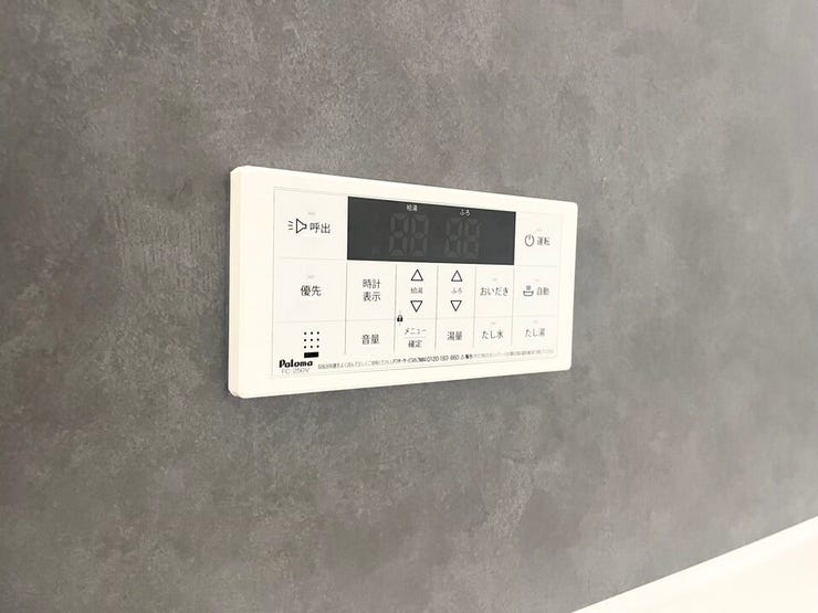 お湯張りや追い焚きがワンタッチ操作。忙しい日でも、簡単に快適なバスタイムが楽しめます。