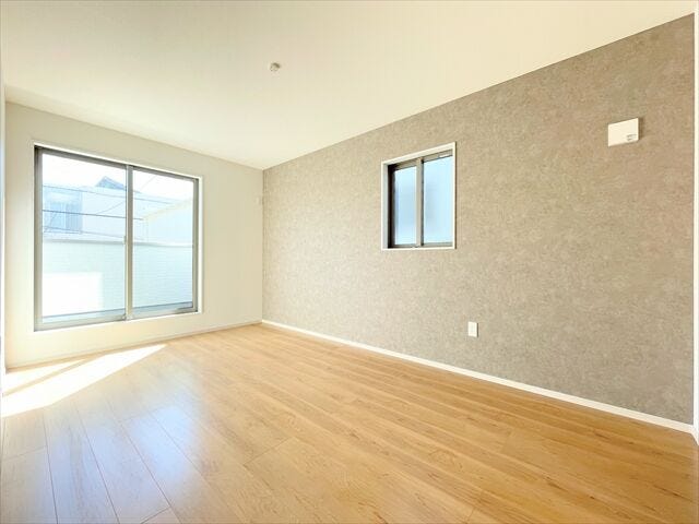 アクセントクロスで、
お部屋に落着き感のある大人の空間を演出。
外からの採光を取り入れることが出来るデザイン性の高い空間です。