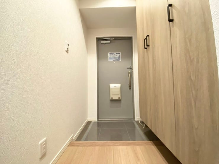 玄関にはシューズボックス付き。
靴をすっきり収納でき、玄関周りをきれいに保ちやすい仕様です♪