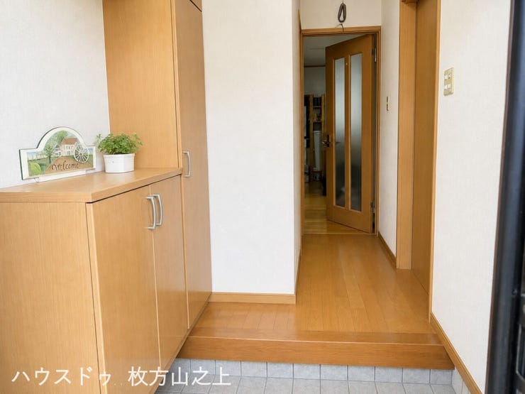 すっきりとした印象で気持ちよく迎えてくれる玄関です。