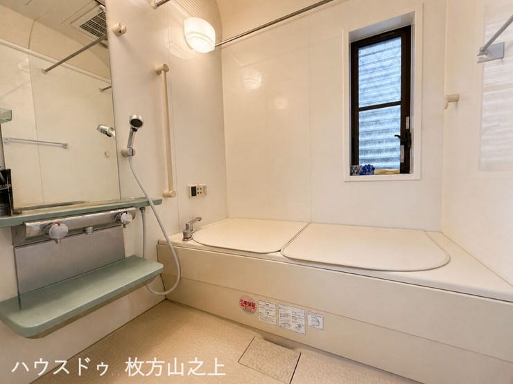 窓付きで換気しやすい浴室です。