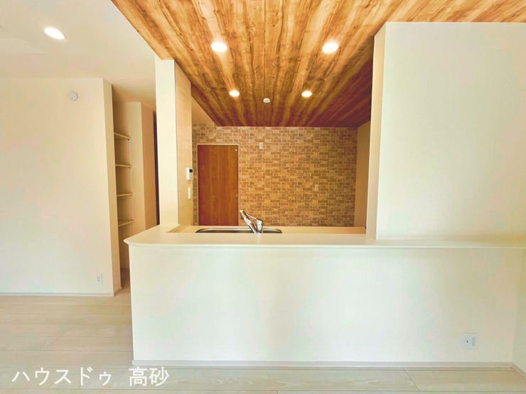 ご家族との会話を楽しみながら作業がしやすいカウンターキッチンです♪
(撮影日:2026.8.4)