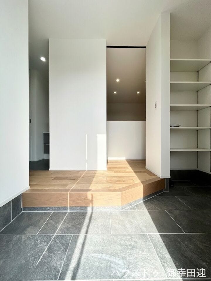 ■「しまう」が叶える美しい玄関■大容量のシューズボックスがあることでいつも整理された、気持ちの良い「家の顔」を保てます。