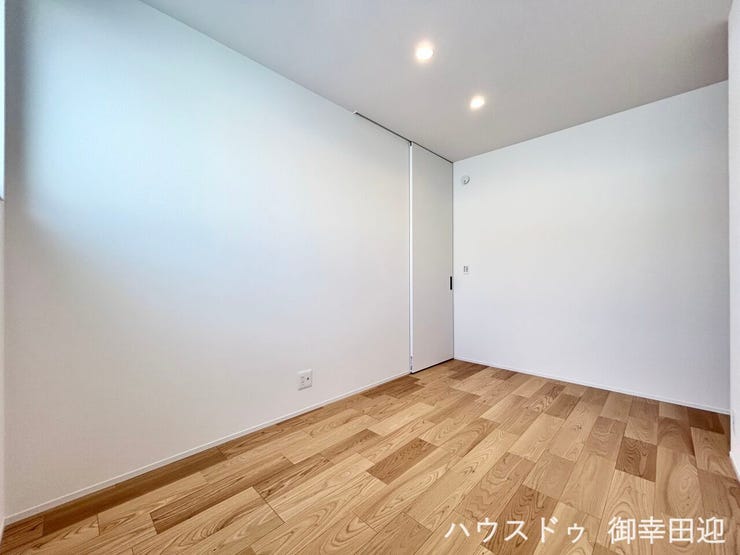 ■2階5帖洋室■心からリラックスできる静けさ、上質な眠りで、毎日をリセットします。明日への活力を養う空間です。