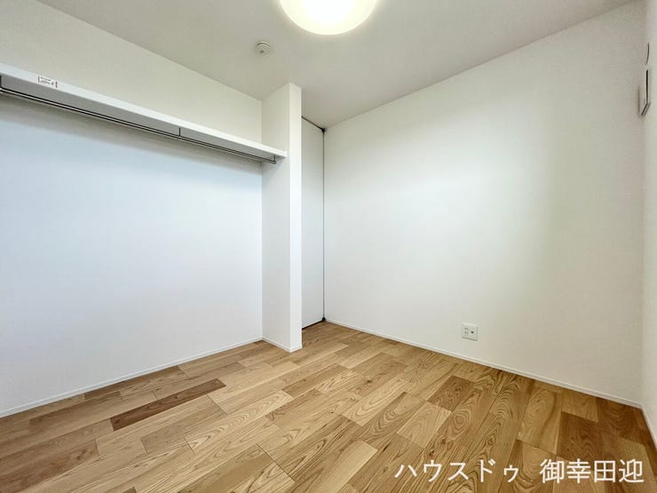 ■2階4.5帖洋室■寝室、書斎、趣味の部屋。家族の成長やライフスタイルに合わせ、様々な使い方ができる快適な空間です。