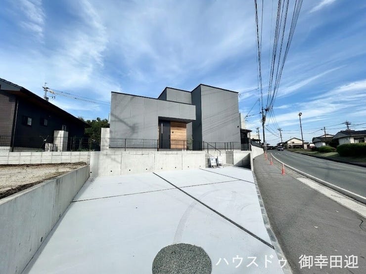 ■車と趣味の幅が広がる場所■単なる駐車スペースではない、洗車やタイヤ交換、DIYにも使える多目的な屋外スペースです。