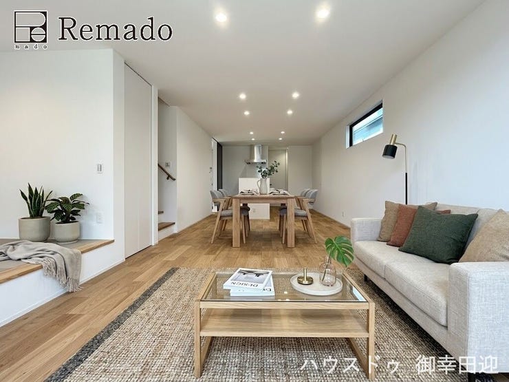 【リビング】
■家族の笑顔が集う中心地■お気に入りの家具を迎え、窓からは心地の良い光が差し込みます。※CGで家具を配置しています。