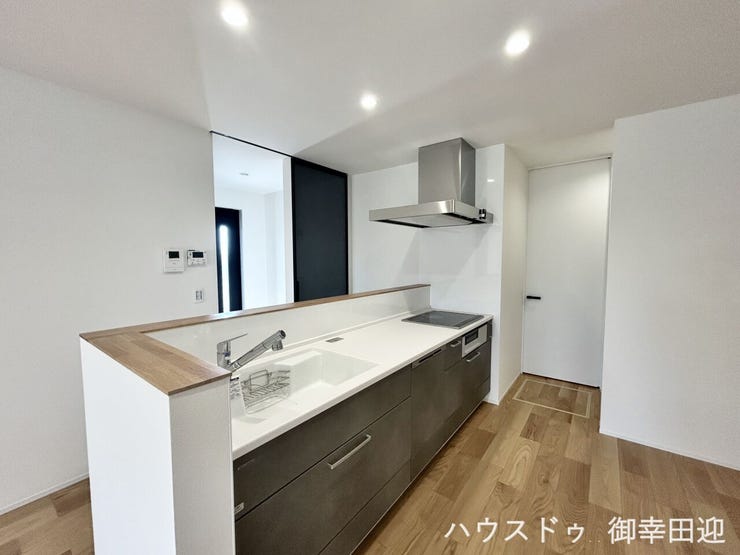 ■家族の「美味しい」が集まる舞台■高い機能性と美しいデザインを両立。料理する人も、待つ人も、笑顔になれる場所です。