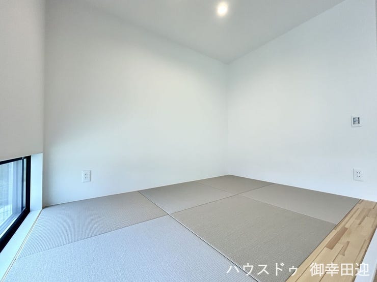 ■1階3帖和室■ゲストをもてなし、昼寝や家事にも使える、畳のぬくもりが心地よい多目的万能スペース。