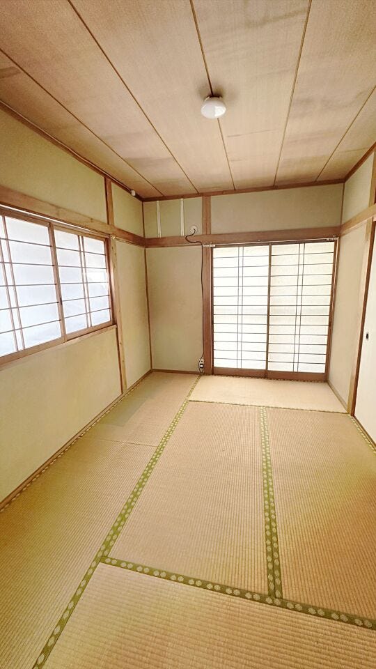 落ち着きのある雰囲気と畳の心地よさが特徴の寛ぎの空間です。