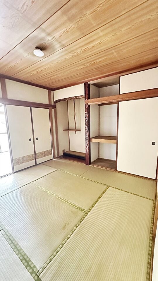リビングとつながる続き和室で、ゆったりとした癒しの空間を。