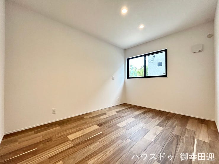 ■2階6帖洋室■心からリラックスできる静けさ、上質な眠りで、毎日をリセットします。明日への活力を養う空間です。