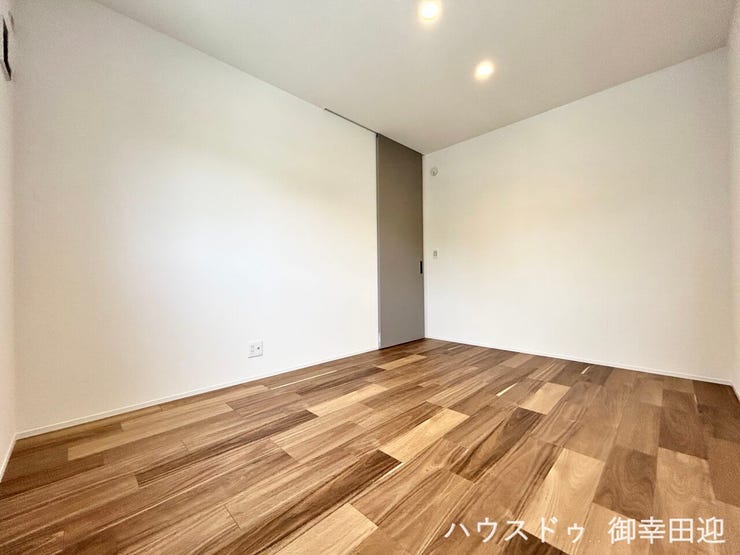 ■2階6帖洋室■心からリラックスできる静けさ、上質な眠りで、毎日をリセットします。明日への活力を養う空間です。