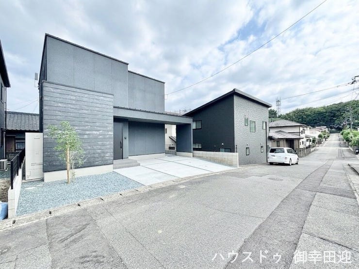 ■理想を叶える新しい暮らしの舞台■高いデザイン性と機能性を兼ね備えた住まい。ここで、家族の新しい物語が始まります。
