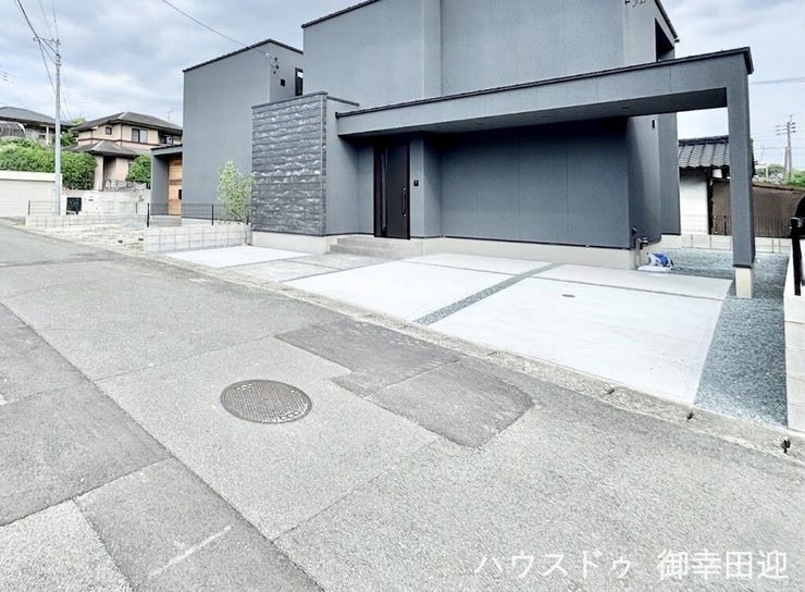 ■車と趣味の幅が広がる場所■単なる駐車スペースではない、洗車やタイヤ交換、DIYにも使える多目的な屋外スペースです。