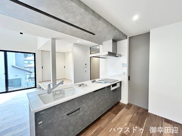 ■家族の「美味しい」が集まる舞台■高い機能性と美しいデザインを両立。料理する人も、待つ人も、笑顔になれる場所です。