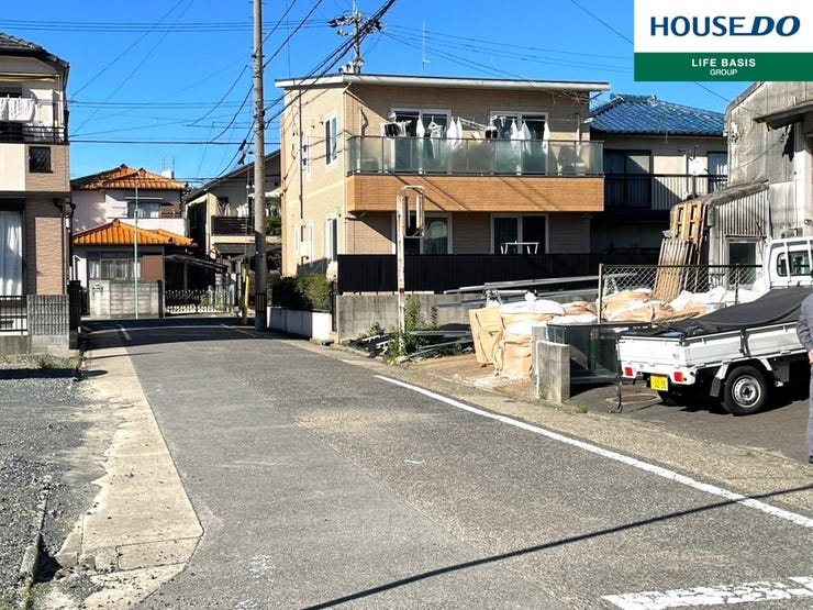 【スーパーまで徒歩10分圏内】日常のお買い物がもっとスムーズに。ちょっとしたお出かけ気分で歩いて行ける距離だから、車を使わずに済み、環境にも優しいライフスタイルが実現できます。便利で快適な立地です。