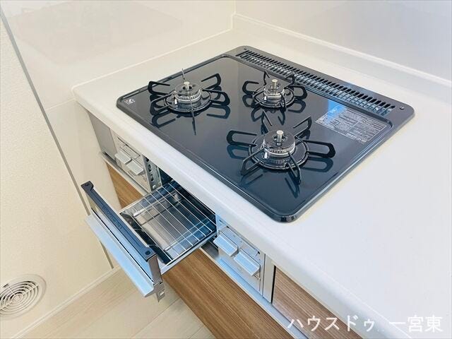 ≪コンロ≫
3つ口コンロで調理の時間短縮をはかれます。