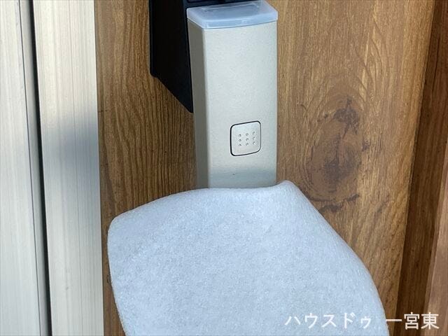 ≪スマートロック≫
両手に荷物を持っている時でも、簡単に施解錠できて便利です。