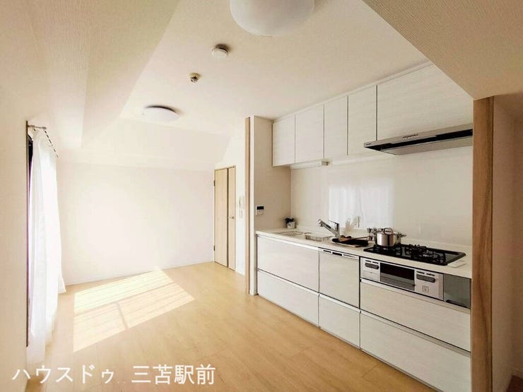 《ダイニングキッチン》約9.4帖、日当たり良好