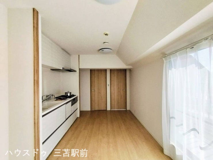 《ダイニングキッチン》全室フローリング、クロス張替え