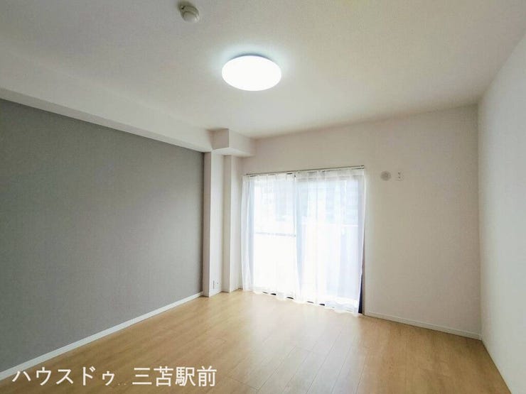 《洋室》7.5帖洋室、各部屋カーテンレール、レースカーテンあり
