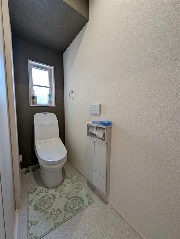 トイレには快適な温水洗浄便座付き