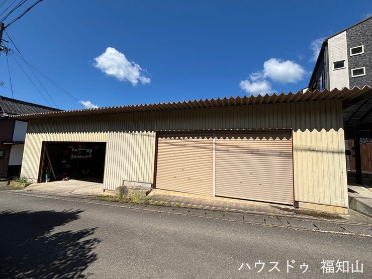 西側倉庫ガレージ バイク・工具収納にも便利
・複数台所有の方にも最適