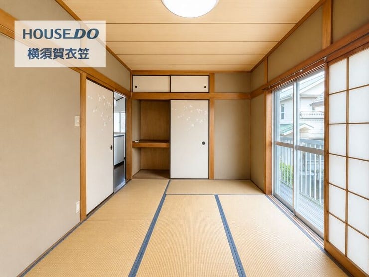 い草の香りが心地よい和室は、客間やくつろぎの空間として活躍。押入付きで寝具や季節物もすっきり収納できます。