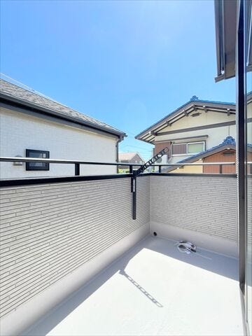 広さのあるバルコニーで洗濯物もたっぷり干せます。
日々の家事が快適に。