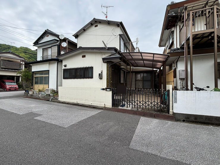 【外観】
●十津小学校校区
●リフォーム物件としてもおすすめ★
●コンパクトな4DKの中古戸建です♪