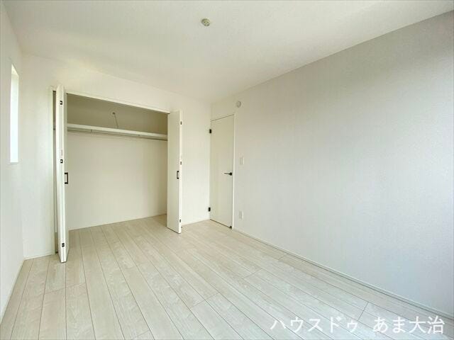 両開き収納で物の出し入れもしやすそうですね♪