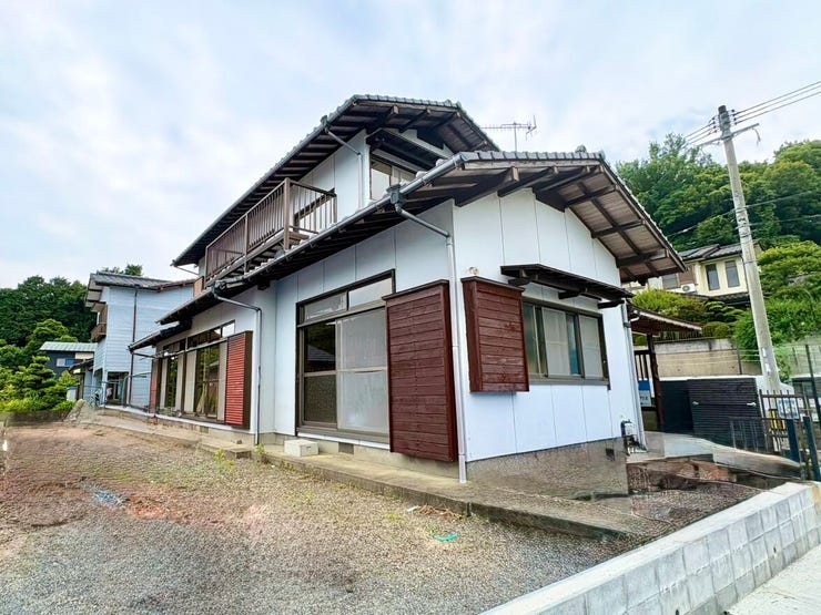 【外観】
■所在地:筑紫野市大字原
■建物構造:木造
■駐車台数:3台
■現況:リフォーム中
■引渡日:2026年7月上旬予定