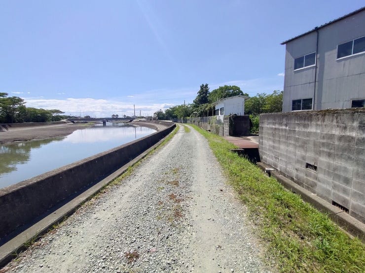 南側道路は道路幅5m