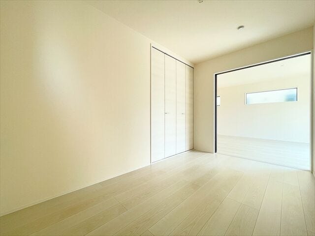 リビングとつながるお部屋は、
お客さまが遊びに来た時にも使えますし、
ちょっと疲れた時にお昼寝できるのもうれしいですね。