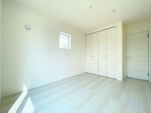 ラックや棚などを設置して、
片付ける作業が自然な生活の中に溶け込む習慣になれば嬉しいですね。