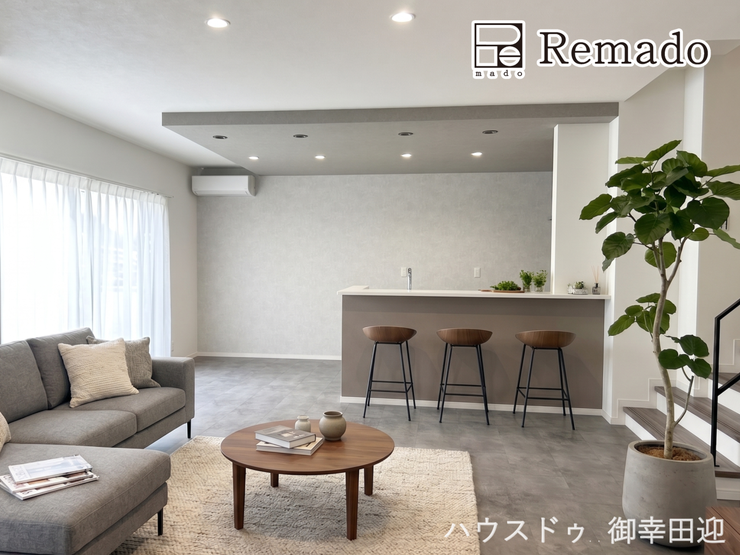 【リビング】
■家族の笑顔が集う中心地■お気に入りの家具を迎え、窓からは心地の良い光が差し込みます。※CGで家具を配置しています。