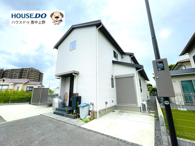 【外観】
北摂らしい豊かな自然と整った街並みが魅力のエリアに位置する2022年建築と築浅のお住まいです!お車も1台駐車可能です。