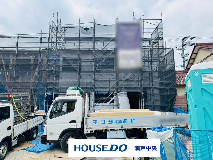 【外観】
【駐車並列3台可能!】4LDK!三郷小・東中!LDK18帖!全居室収納付きで収納豊富!南向き物件!