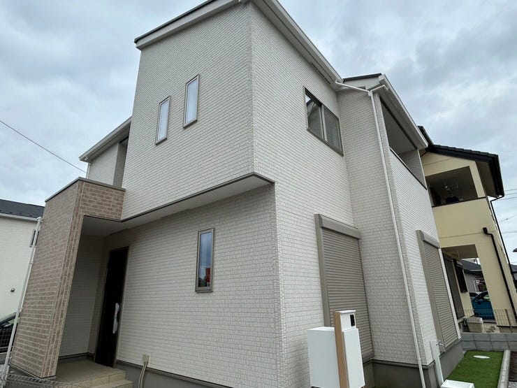 【外観】
閑静な住宅街に位置する、「I.D.S工法」採用の地震に強い家♪