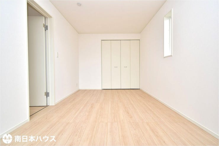 真砂本町 新築戸建 【洋室】7.5帖の洋室です！全居室に収納を完備した間取りです♪寝室にも最適なお部屋です♪