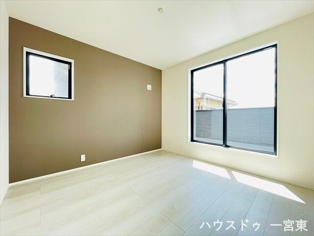 【6.3帖】朝日がやさしく差し込むベッドルームには大容量のウォークインクローゼットをご用意。