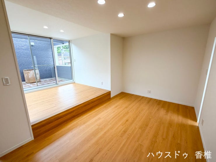 約10帖の2階の洋室には小上がりが付いています♪
