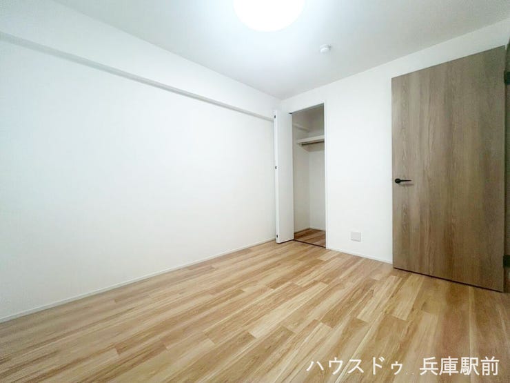 ◇洋室①。全居室に収納を確保した使い勝手の良い洋室。
