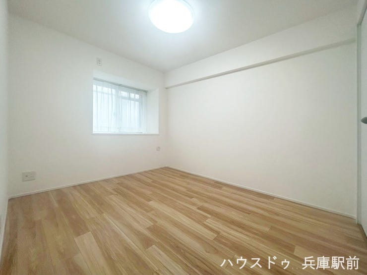 ◇洋室①。シンプルなデザインで家具のレイアウトもしやすく、主寝室や子ども部屋など幅広くご活用いただけます。