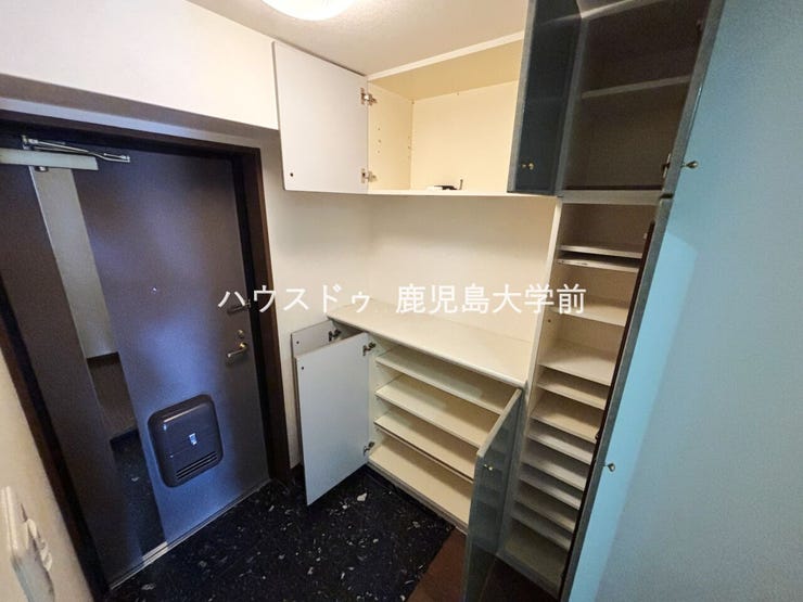 玄関にはたくさん入るシューズボックスがあります☆